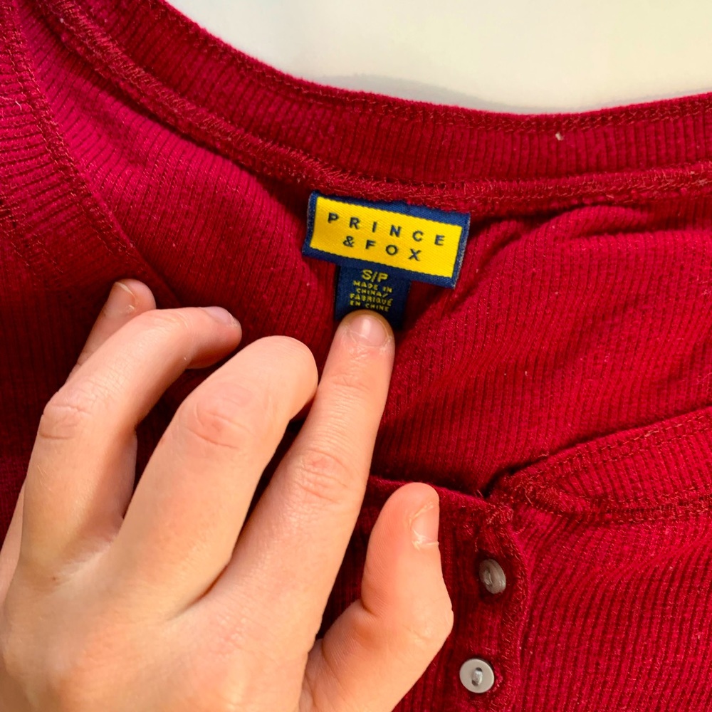 Red V-Neck Button Ribbed Tee - Picture 3 of 4